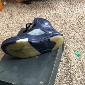 Jordan 5 hornet color way